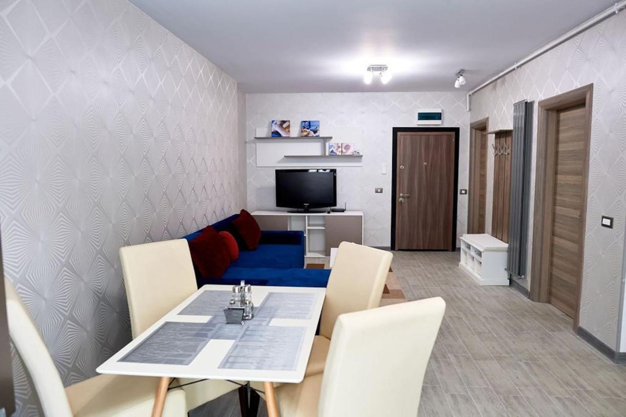 Blue Apartment In Spa N Pool Beach Resort Năvodari Buitenkant foto