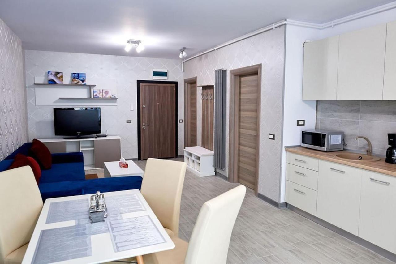 Blue Apartment In Spa N Pool Beach Resort Năvodari Buitenkant foto